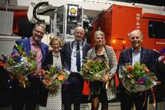 Uitreiking Enschede-spelden aan Pension Vredenberg